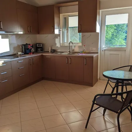 Damian And Gerard Pensión 3*