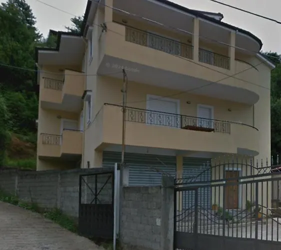 Damian And Gerard 招待所 3*